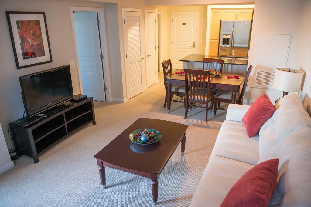 Crystal Quarters Corporate Housing At The Gramercy Arlington Zimmer foto